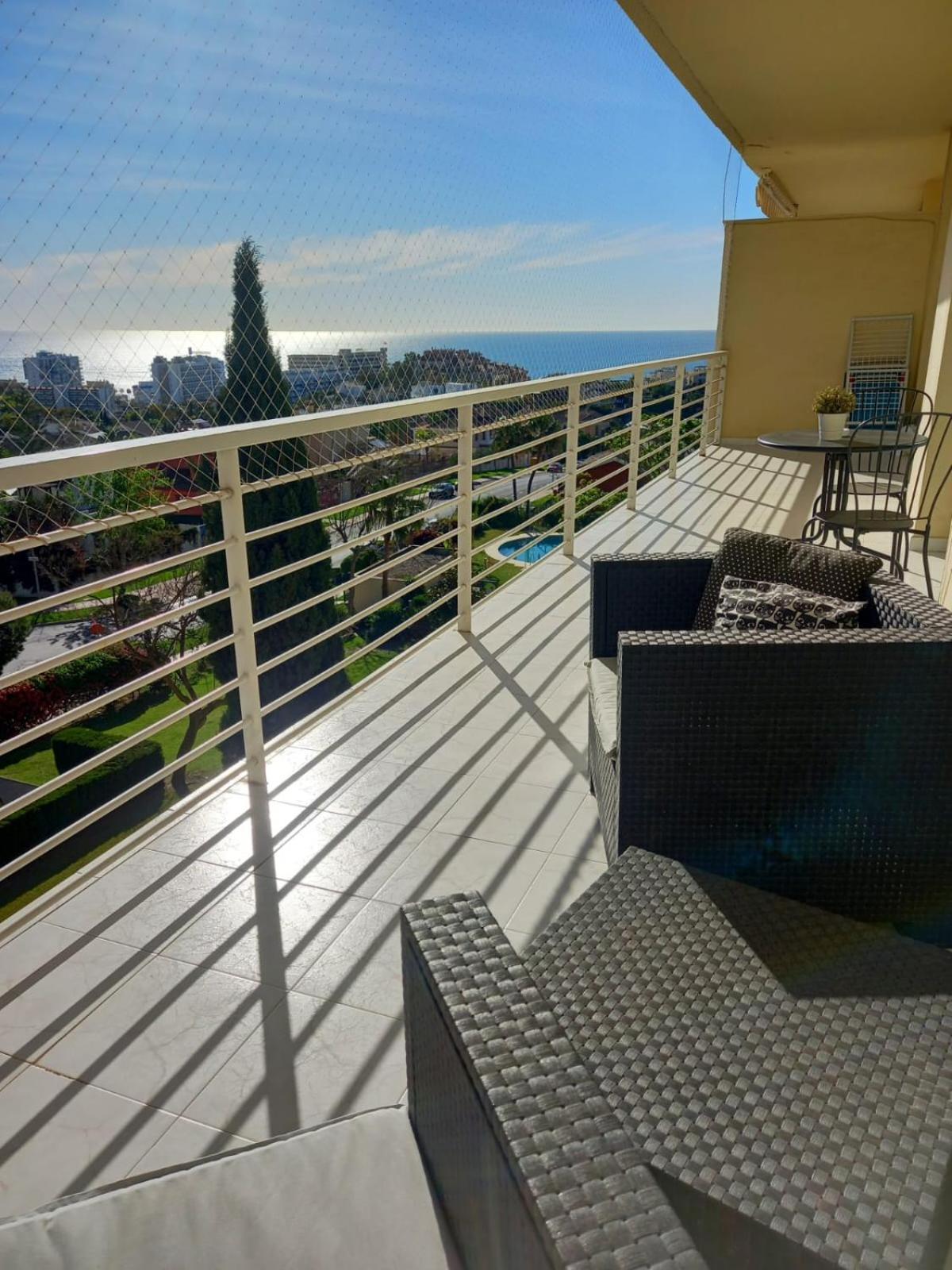 Amplio, Luminoso Y Moderno Apartamento Con Amplia Terraza Y Hermosas Vistas En Exclusiva Urbanizacion Benalmádena Esterno foto