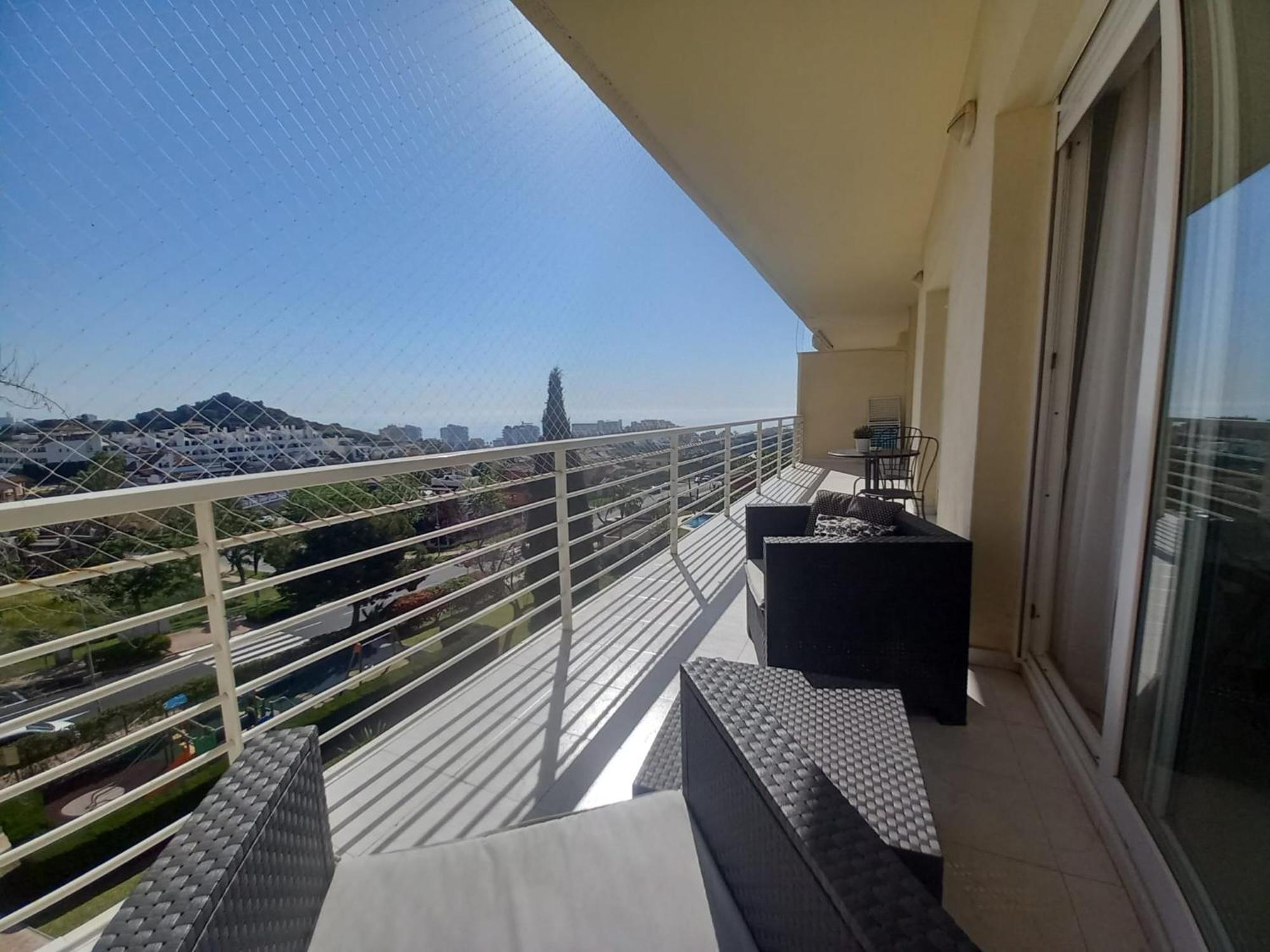 Amplio, Luminoso Y Moderno Apartamento Con Amplia Terraza Y Hermosas Vistas En Exclusiva Urbanizacion Benalmádena Esterno foto